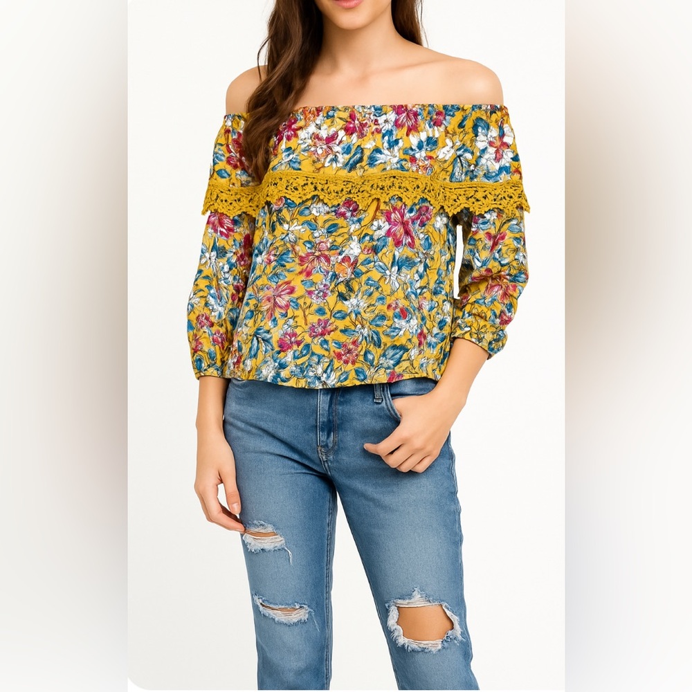 Entro size Small fall print off-shoulder blouse